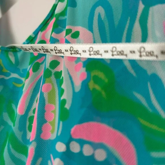 Lilly Pulitzer beach coverup. No size listed. Measurements in photos. - Picture 6 of 6